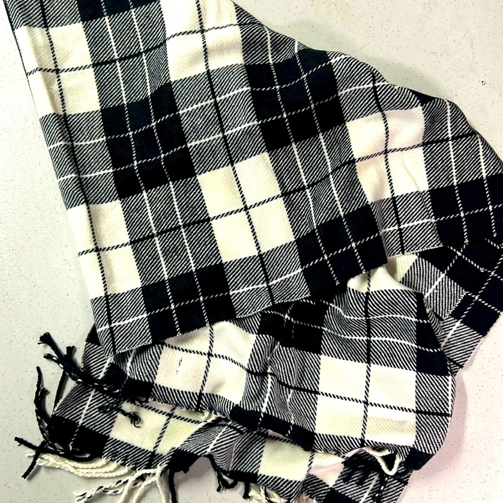 NWT Black/White Lands End Scarf